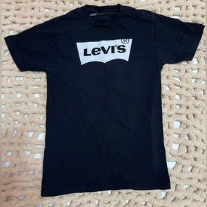 Size small! Back and white Levi’s shirt!